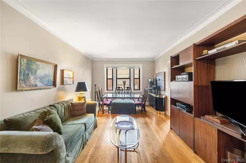 34-24 82nd St #6N, New York, NY 11372