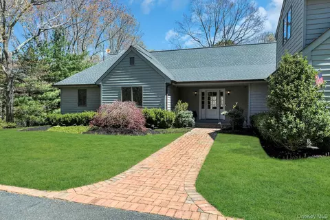 3 Quail Run, Hampton Bays, NY 11946