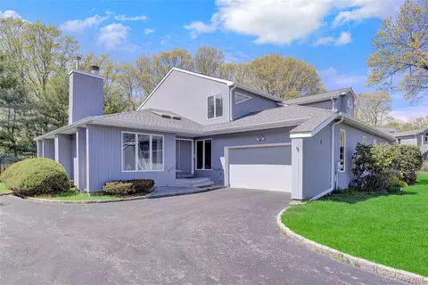 12 Wood Path Dr, Northport, NY 11768