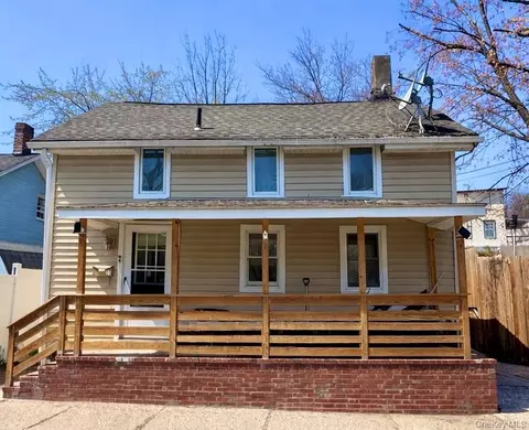 21 Center St, Highlands, NY 10928