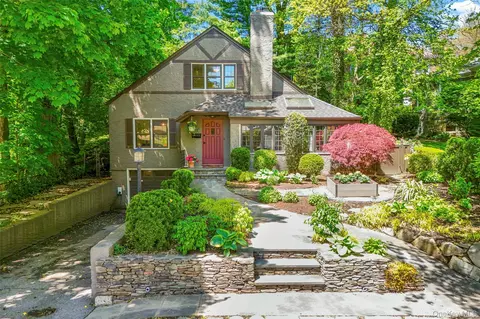 62 Myrtle Blvd, Larchmont, NY 10538