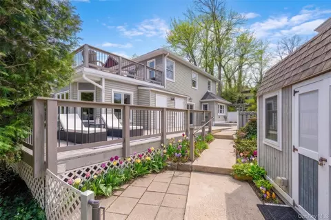32 Crescent Dr, Huntington, NY 11743