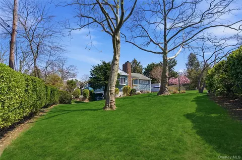 15 Bayard Ave, Bayville, NY 11709