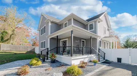 7 Jackson St, Nesconset, NY 11767