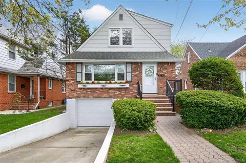 21 Whitney Ave, North Hempstead, NY 11001
