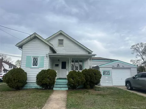 462 Pearl St, Oceanside, NY 11572