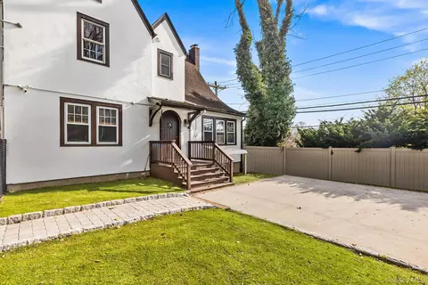 1 Spencer Ct, Greenburgh, NY 10530