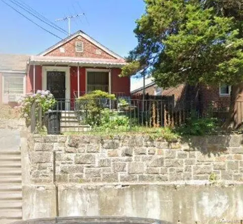 2711 Throop Ave, New York, NY 10469