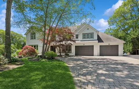 10 Colonial Dr, Smithtown, NY 11787