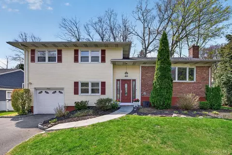 461 Stratton Rd, New Rochelle, NY 10804