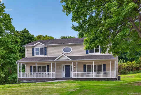 27 Cedar Dr, Putnam Valley, NY 10579