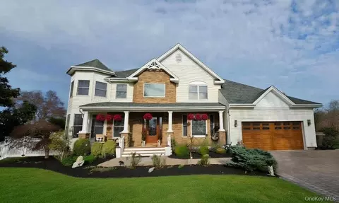 185 W Islip Rd, West Islip, NY 11795