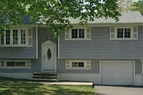 8 Fort Worth Pl, Monroe, NY 10950