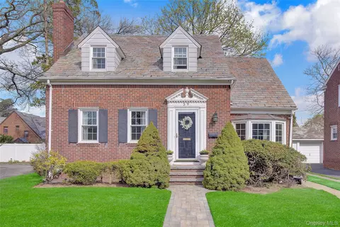 39 Cynthia Ct, Hempstead, NY 11550