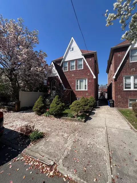 2445 Yates Ave, New York, NY 10469