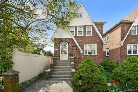 2445 Yates Ave, New York, NY 10469