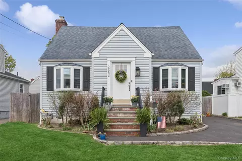 2452 Woodland Ave, Wantagh, NY 11793