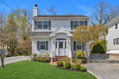 23 Grove St, Cold Spring Harbor, NY 11724