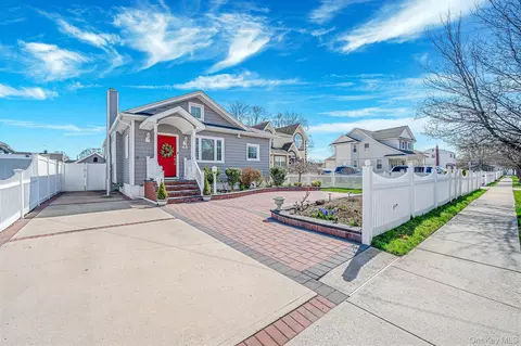 48 Hillside Ave, Freeport, NY 11520