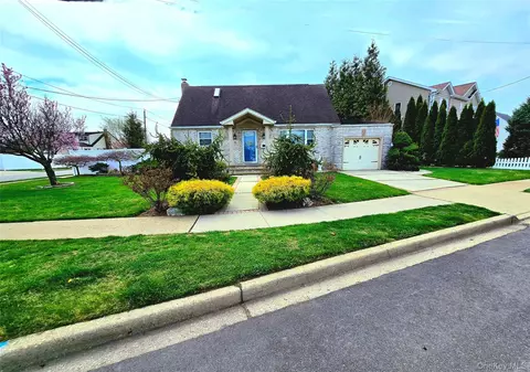 53 Lincoln Blvd, Bethpage, NY 11714