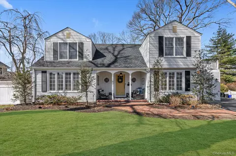 140 Cadman Ave, Babylon, NY 11702