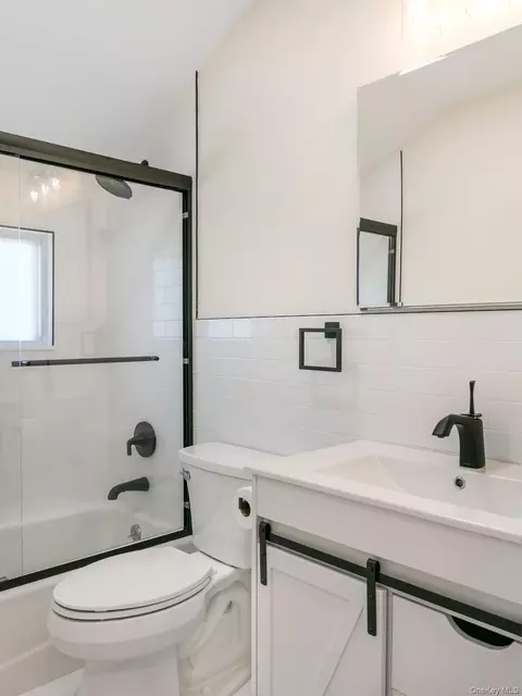 Bath - 651 Americus Ave, Brookhaven, NY 11772 photo 3 of 3