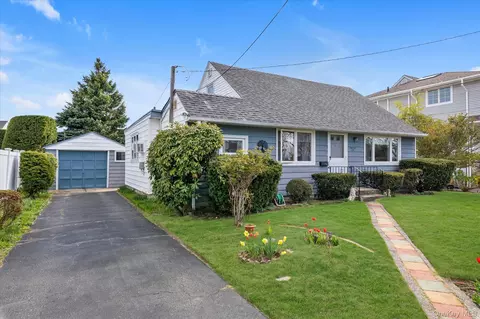 112 Harrison Pl, Massapequa, NY 11758