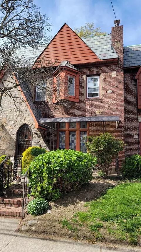 14713 Willets Point Blvd, New York, NY 11357