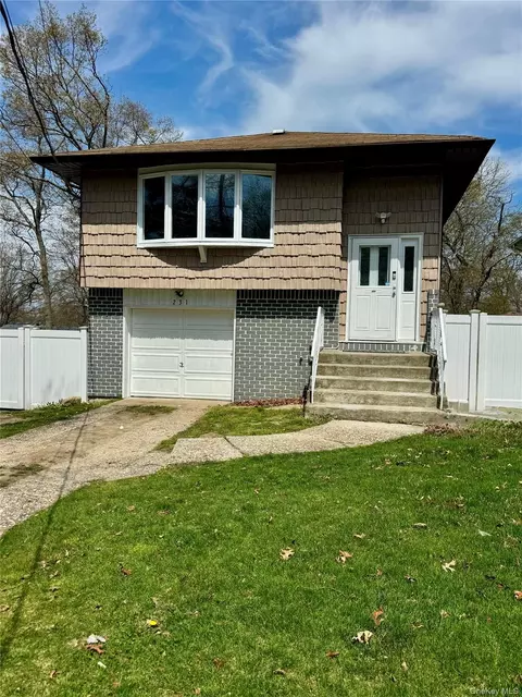 231 Fir Grove Rd, Ronkonkoma, NY 11779