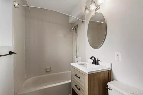 Bath - 560 Halstead Ave #3B, Harrison, NY 10528 photo 2 of 2