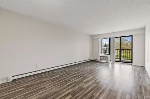 Living - 560 Halstead Ave #3B, Harrison, NY 10528 photo 2 of 3