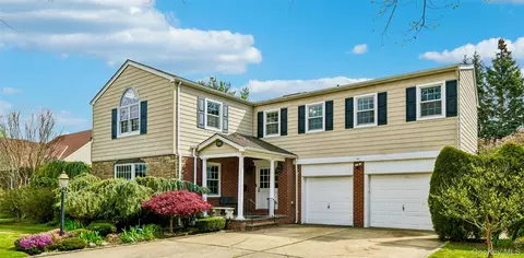 221 Kensington Rd, Garden City, NY 11530