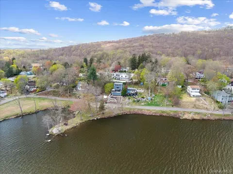 155 W Lakeshore Dr, Kent, NY 10512