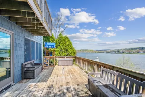 155 W Lakeshore Dr, Kent, NY 10512