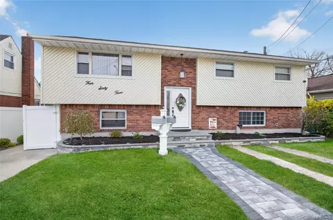 463 Louis Ave, South Floral Park, NY 11001