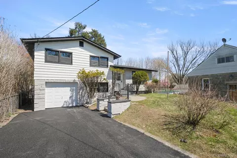 62 Union Ave, New Windsor, NY 12553