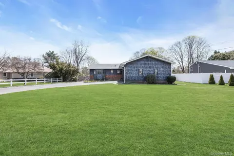 760 Hubal St, Bohemia, NY 11716