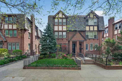 3335 85th St, Jackson Heights, NY 11372