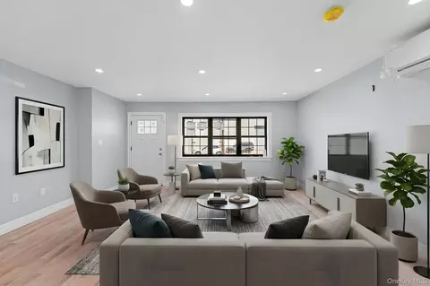 14590 226th St, New York, NY 11413