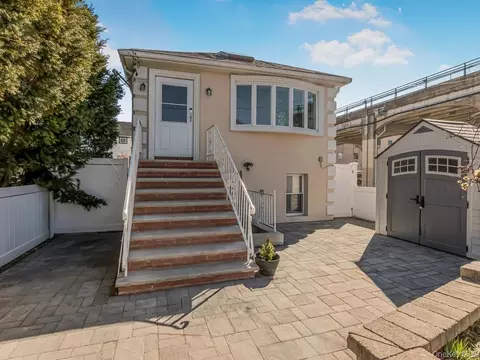 304 Beach 91st St, Far Rockaway, NY 11693