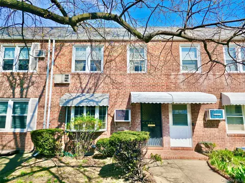 82-37 251st St, New York, NY 11426