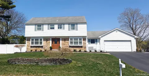 33 Tulip Hill Ln, Centereach, NY 11720