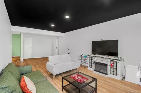 75 W 238th St #3H, New York, NY 10463