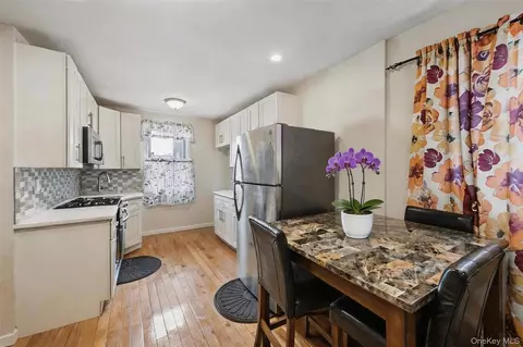 14015 183rd St, New York, NY 11413