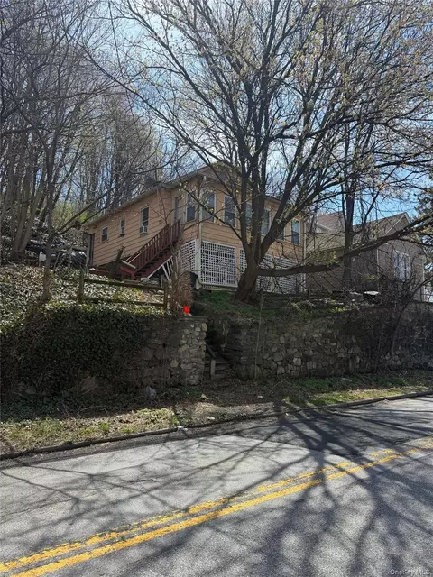 665 N Division St, Peekskill, NY 10566