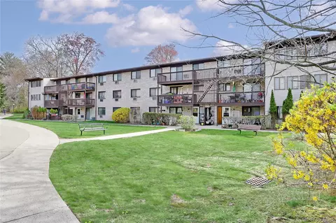 7 Secora Rd #H18, Ramapo, NY 10952