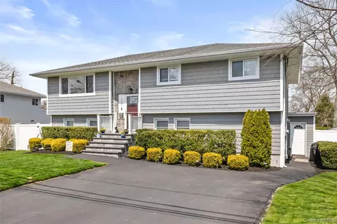 1299 Madison Ave, West Islip, NY 11795