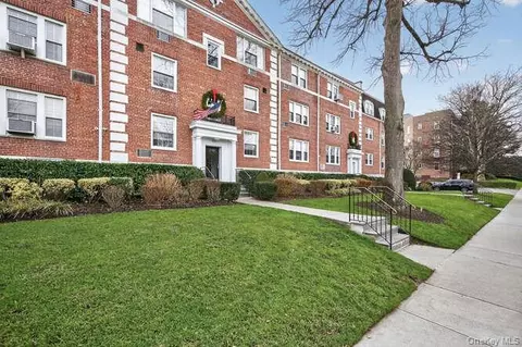 24 Hamilton Pl #F-1, Garden City, NY 11530