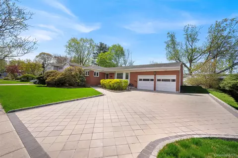 50 Marian Ln, Jericho, NY 11753