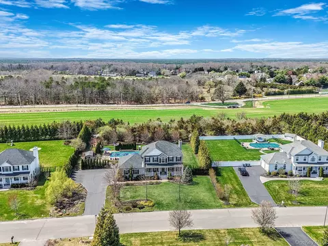 98 Calverton Ct, Wading River, NY 11792